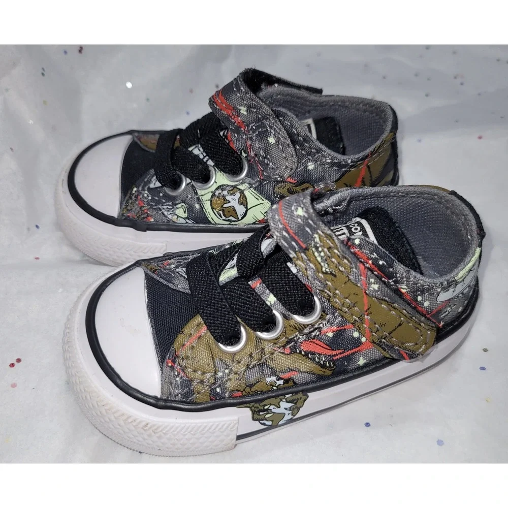 Converse Chuck Taylor All Star Baby Shoes Dinosaur Print Velcro Strap Size‎ 2
